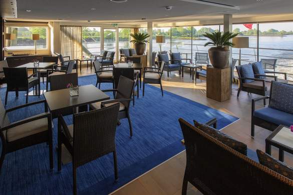 Avalon Waterways, Avalon Illumination Club Lounge 2.jpg